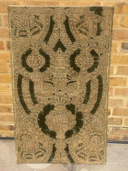 Silk panel - Italian circa 1450